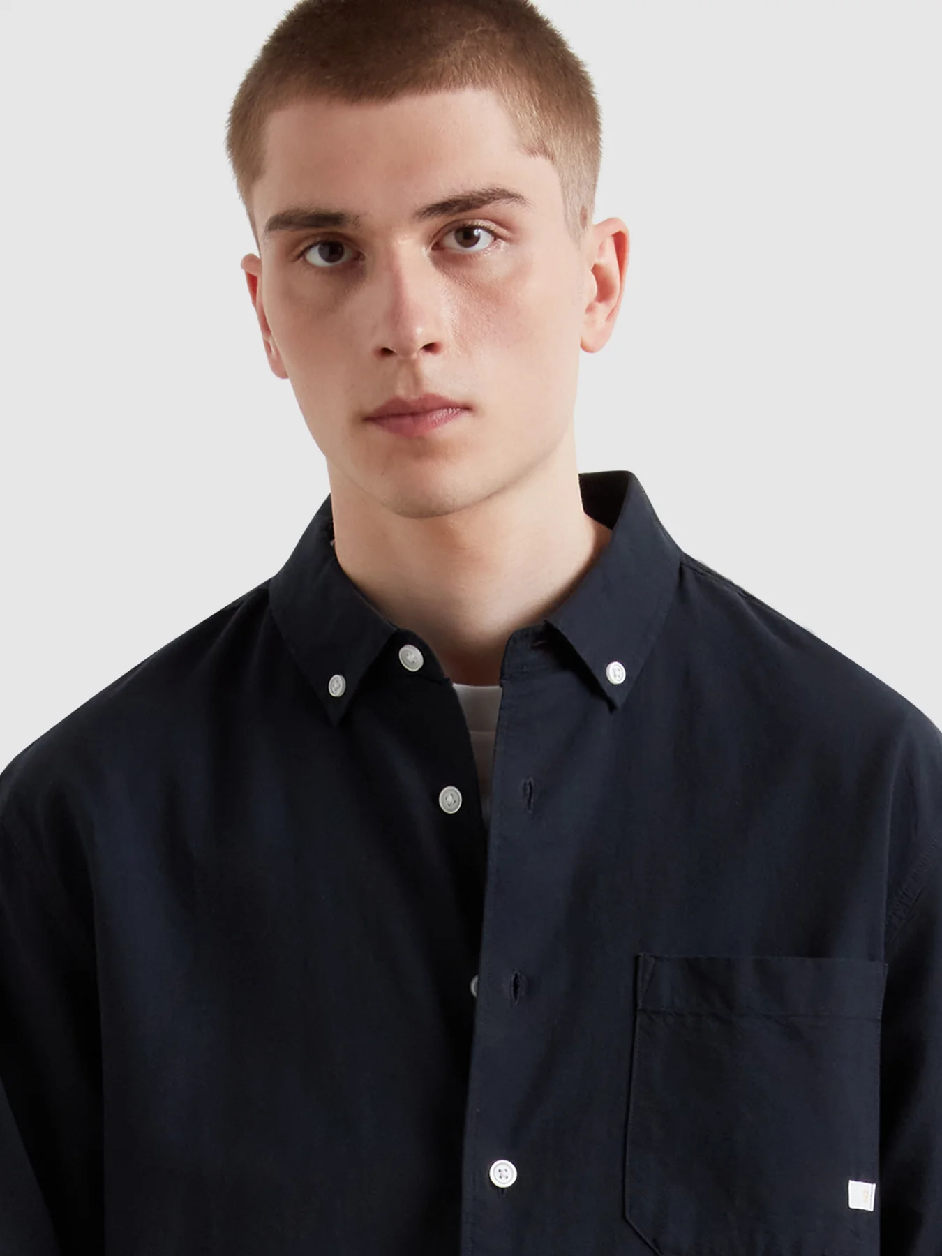 Brewer Box Fit Oxford Shirt In True Navy - Image 4
