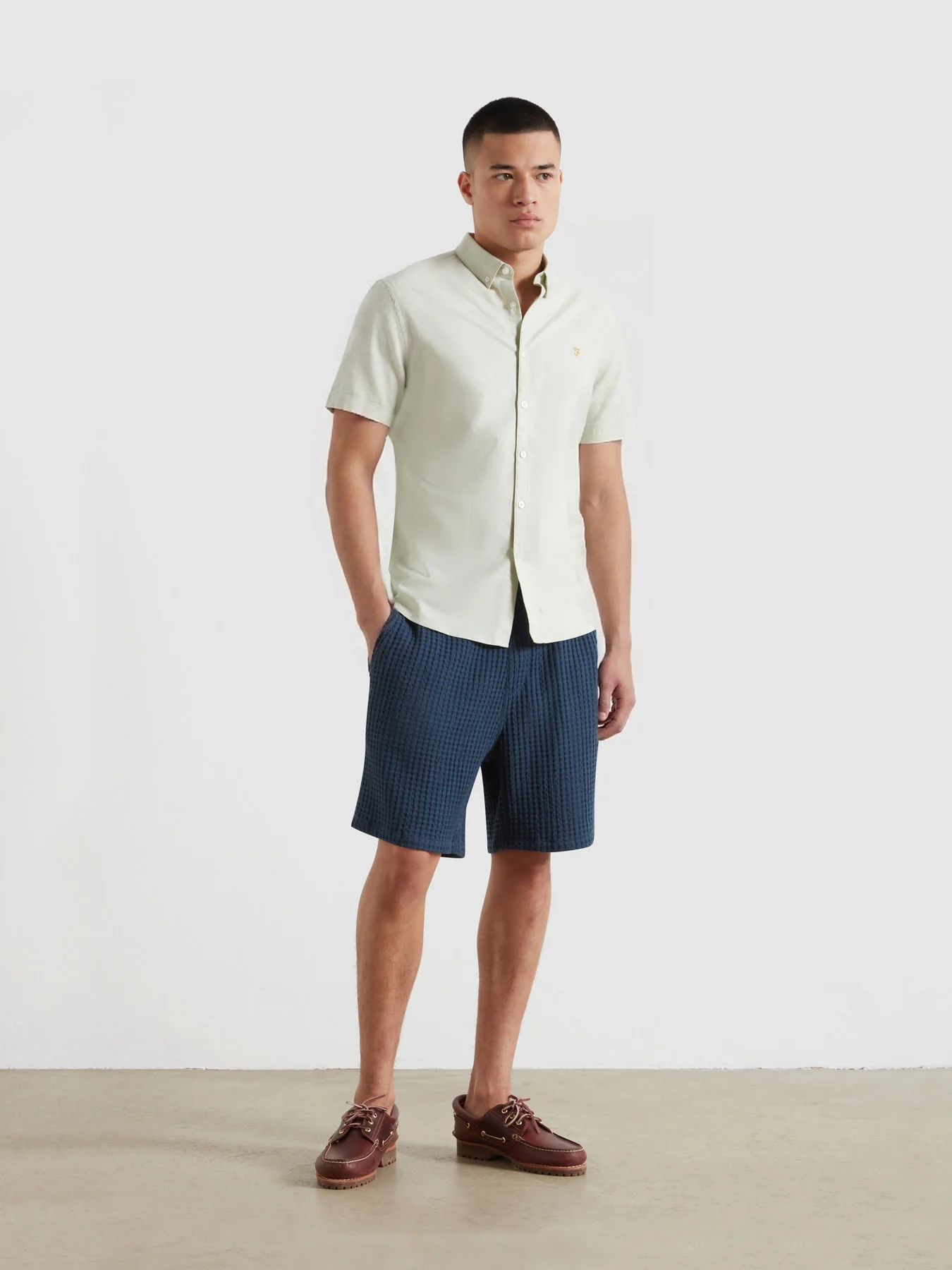 Brewer Short Sleeve Oxford Shirt In Soft Green - Image 2