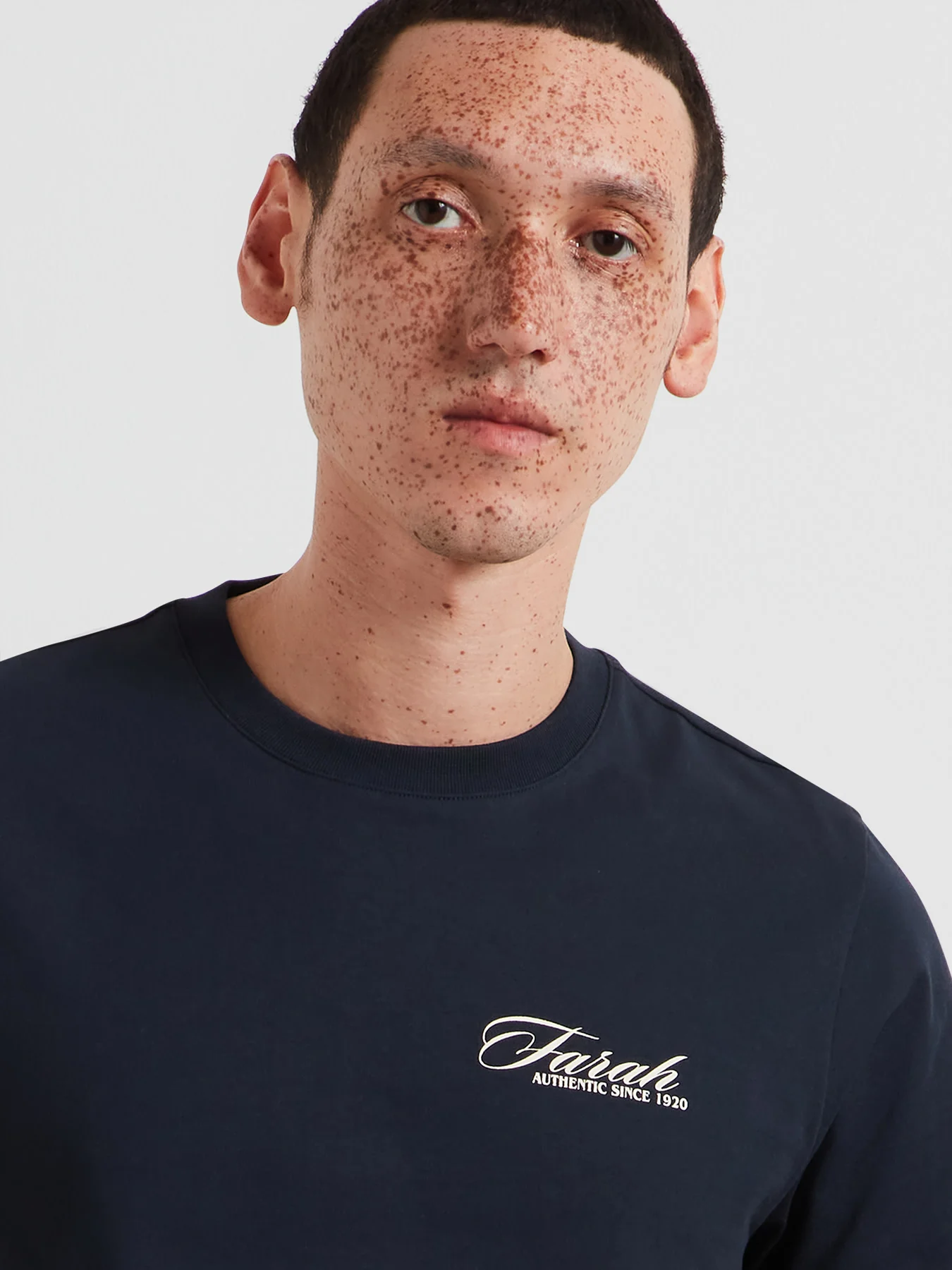 Byron Graphic T-Shirt In True Navy - Image 4