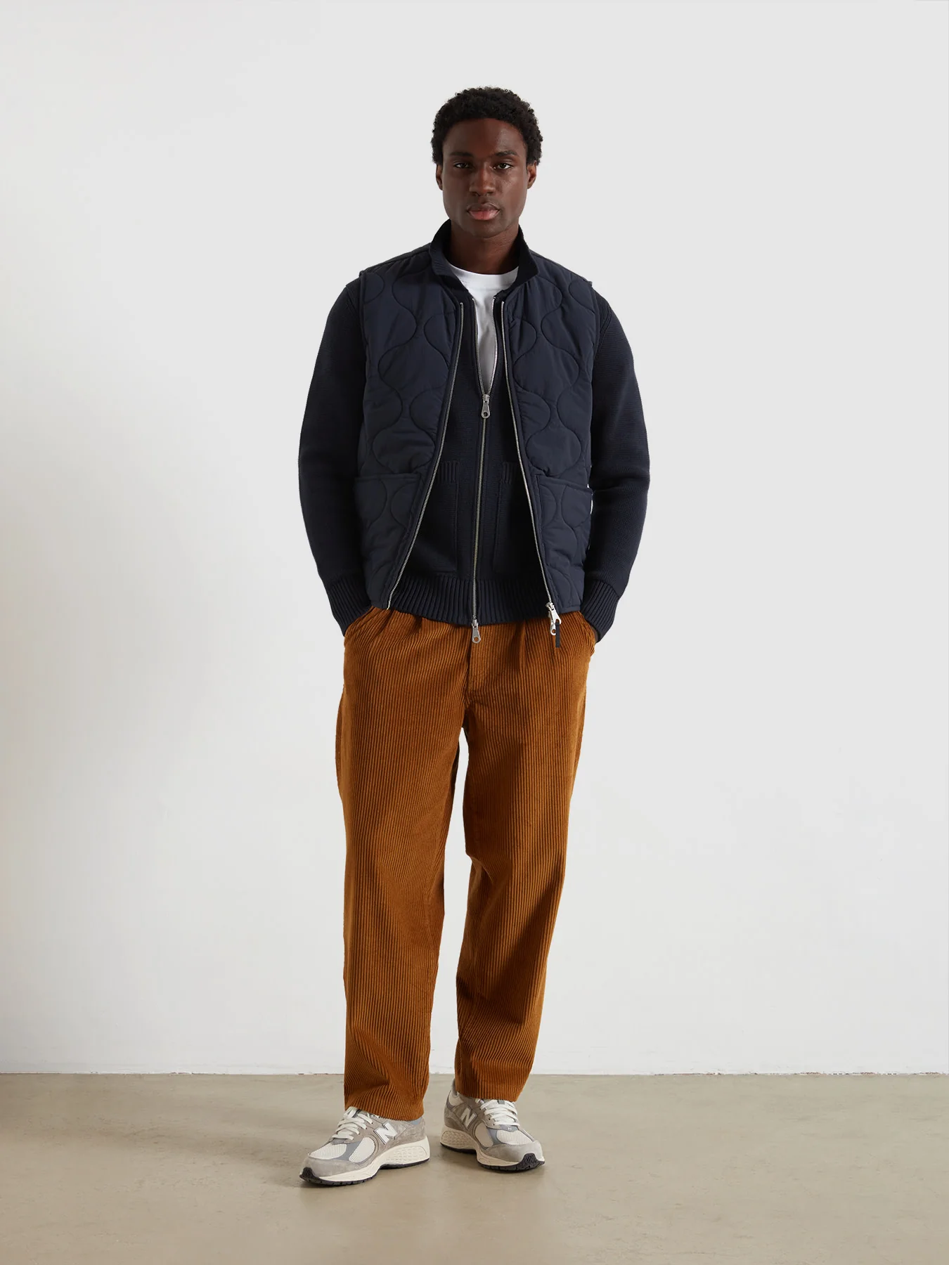 Campbell Quilted Gilet In True Navy - Image 2