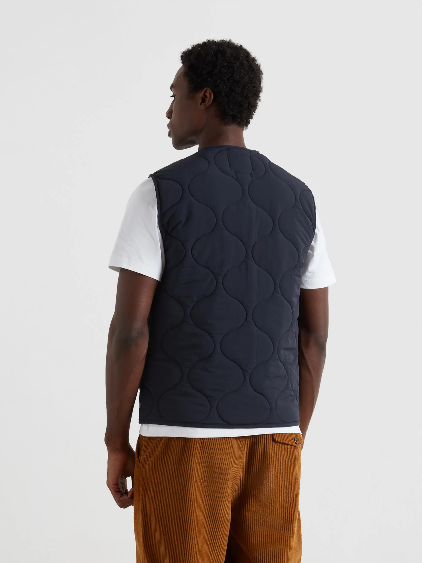 Campbell Quilted Gilet In True Navy - Image 3