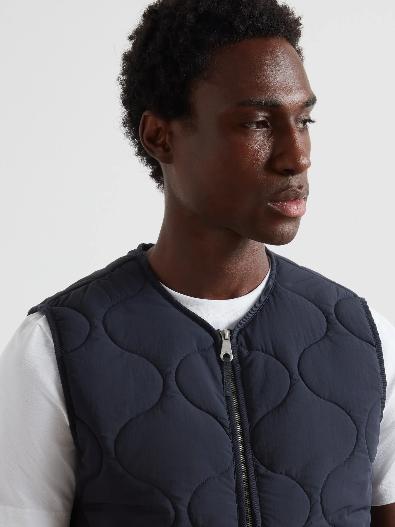 Campbell Quilted Gilet In True Navy - Image 4