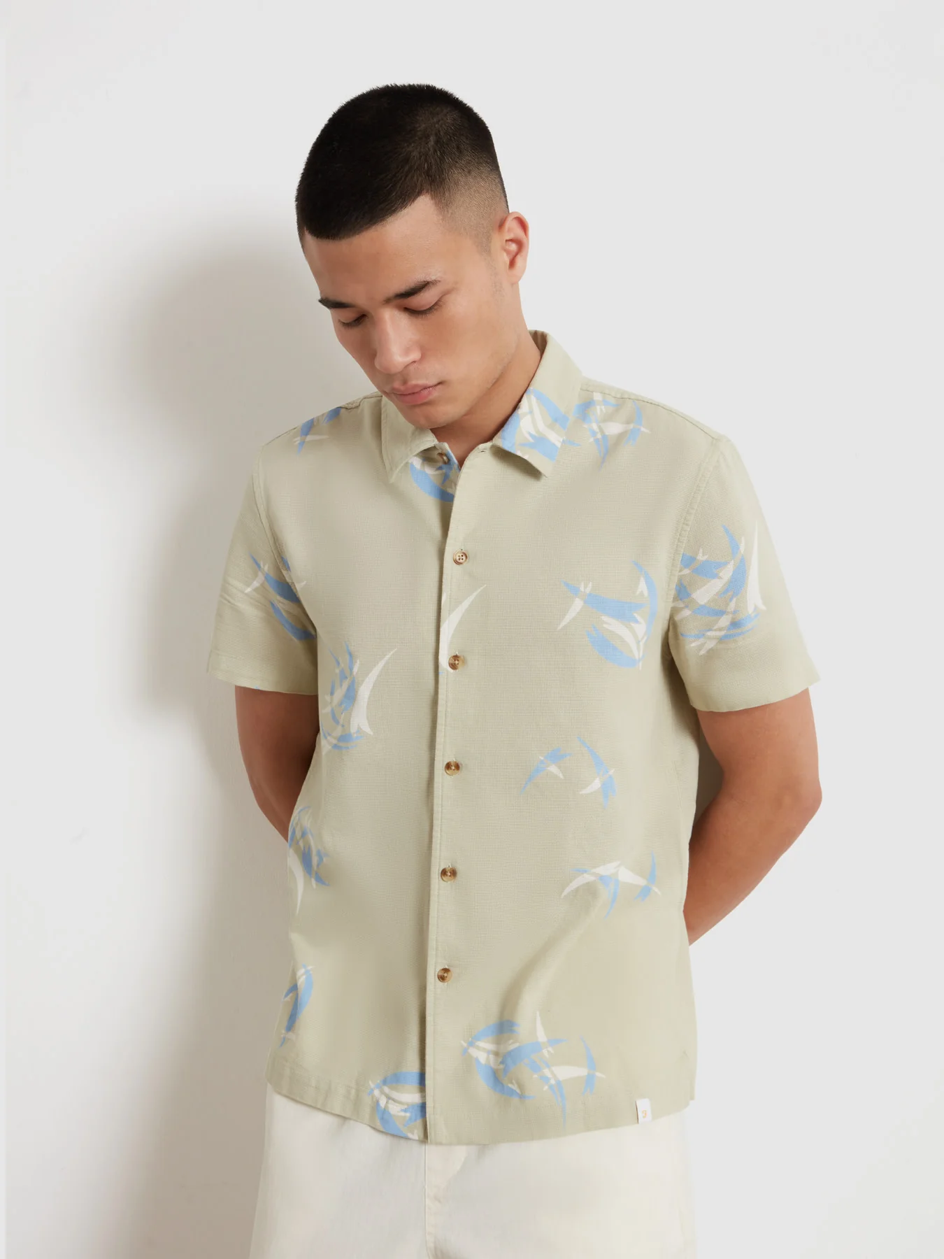 Ernest Printed Short Sleeve Shirt In Soft Green - Image 4