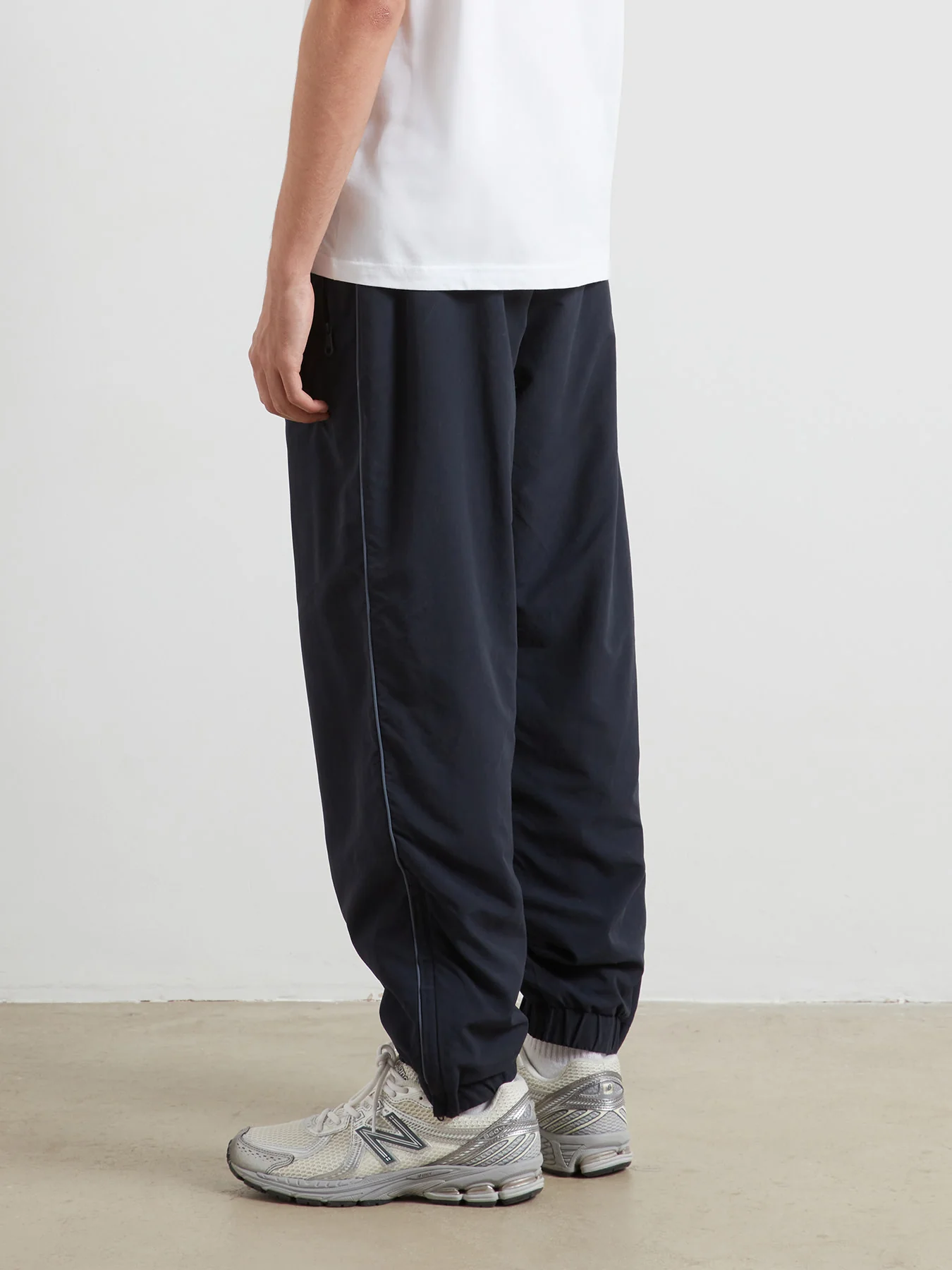 Mossley Jogger In True Navy - Image 3