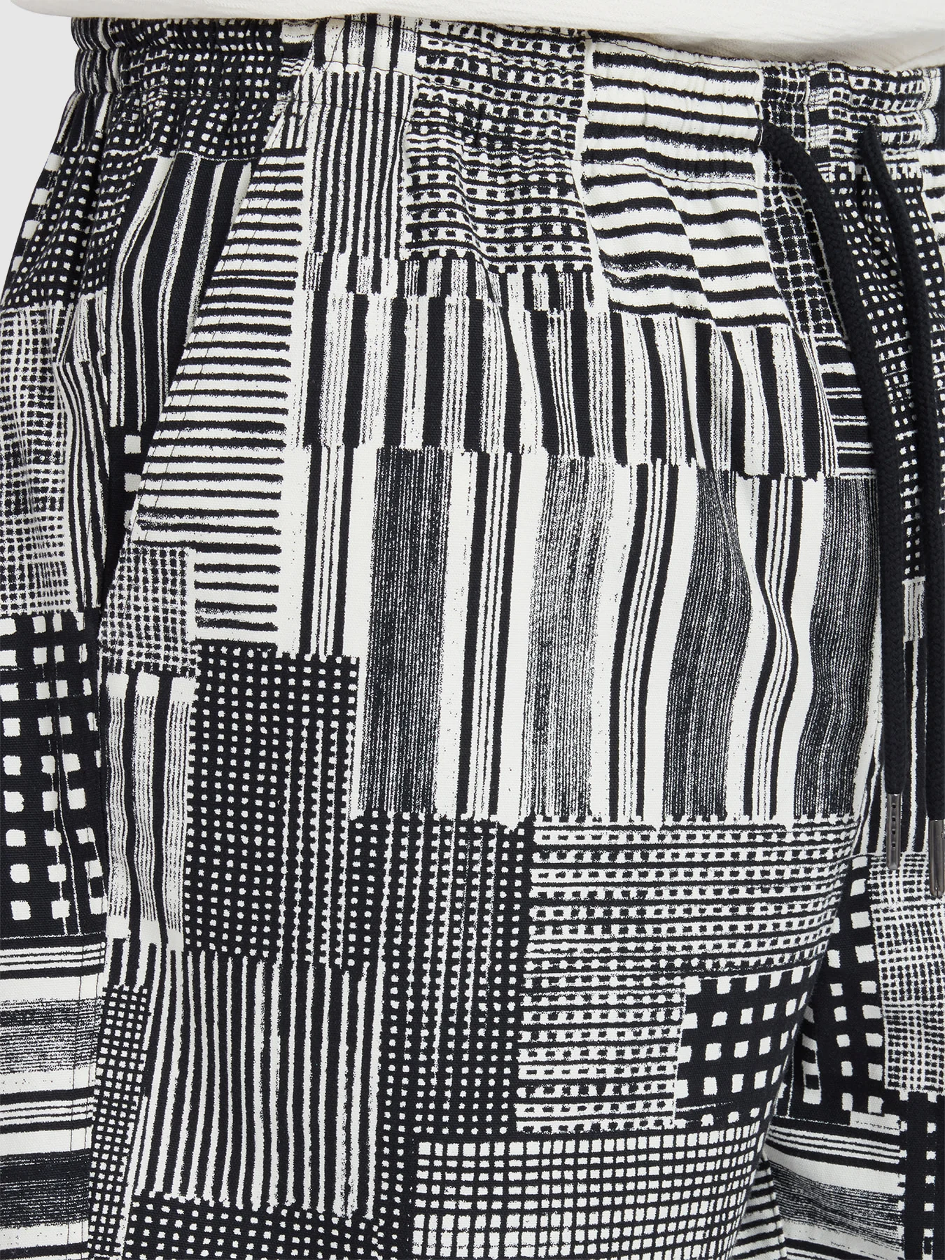 Redwald Archive Print Shorts In Black - Image 5