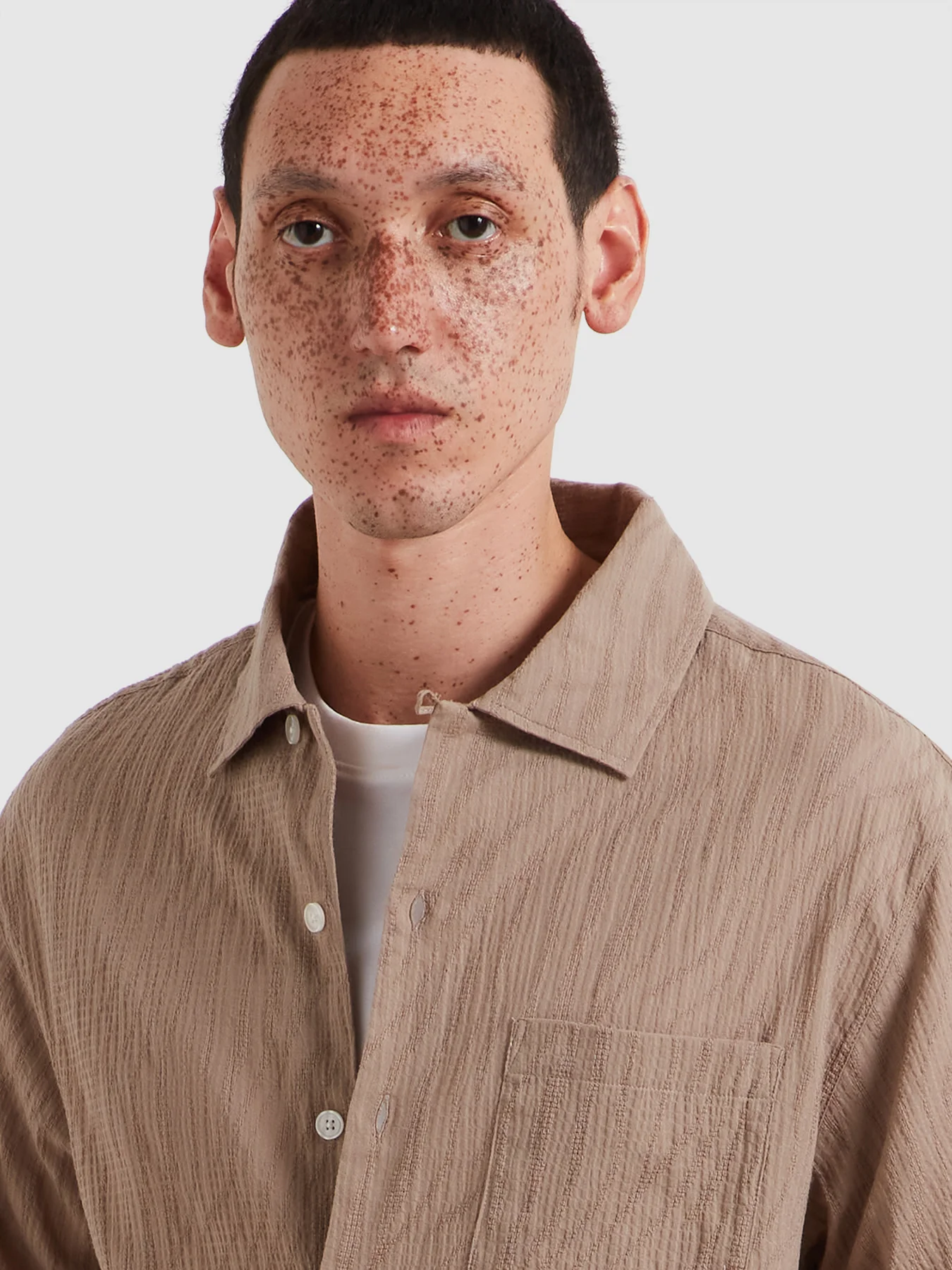 Riley Textured Short Sleeve Shirt In Ashen Taupe