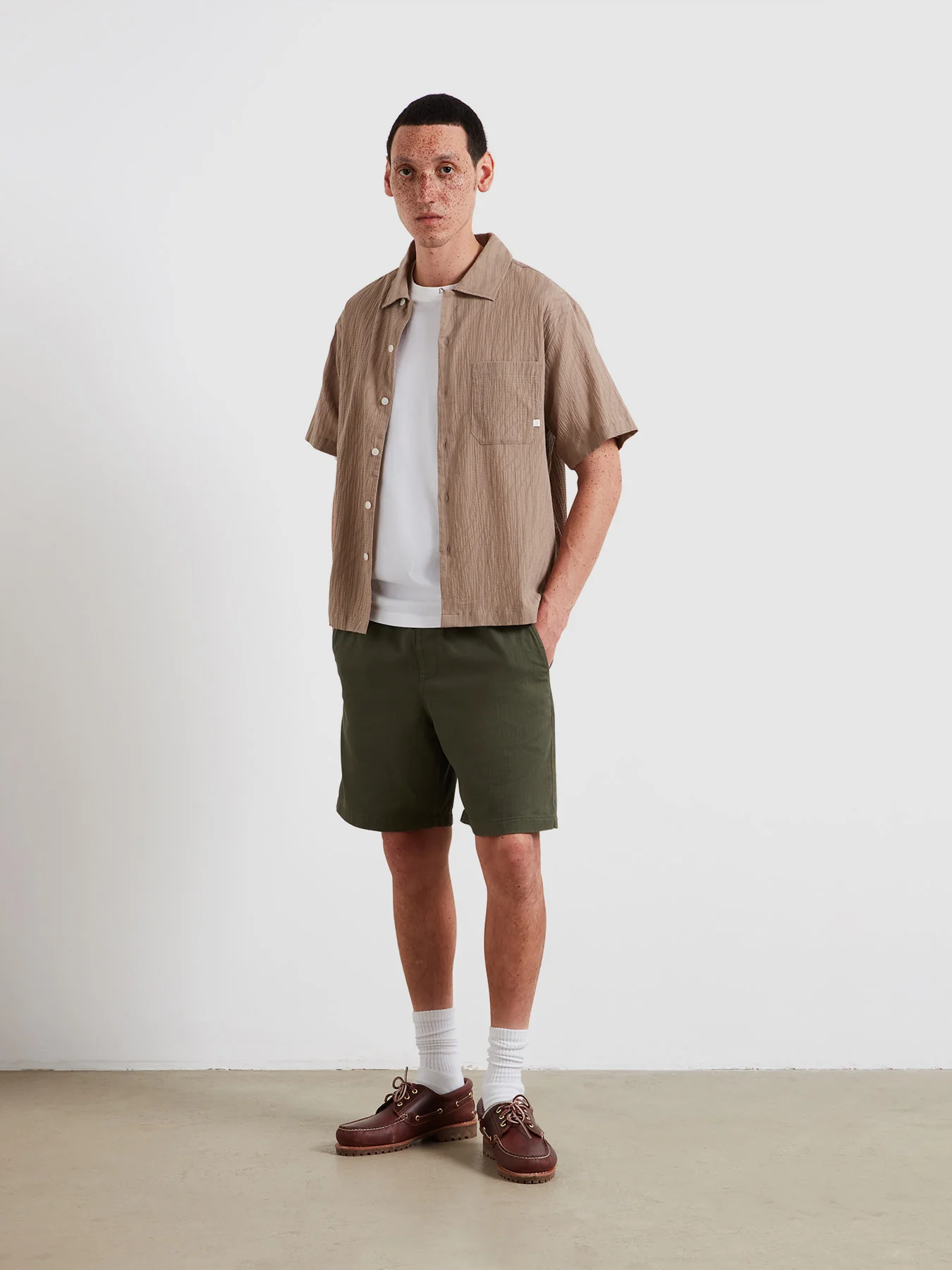 Riley Textured Short Sleeve Shirt In Ashen Taupe - Image 3