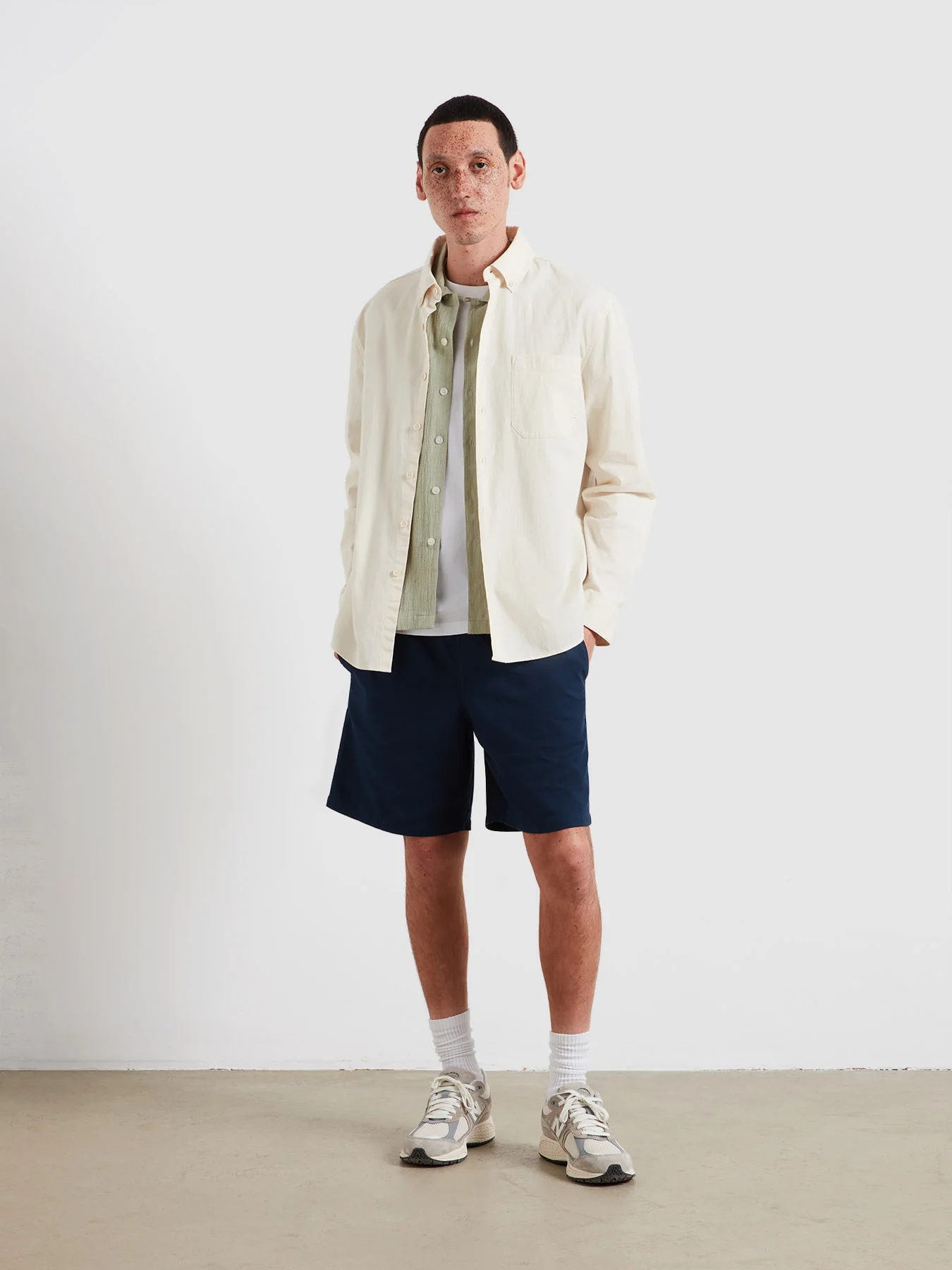 Riley Textured Short Sleeve Shirt In Green Shade - Image 3