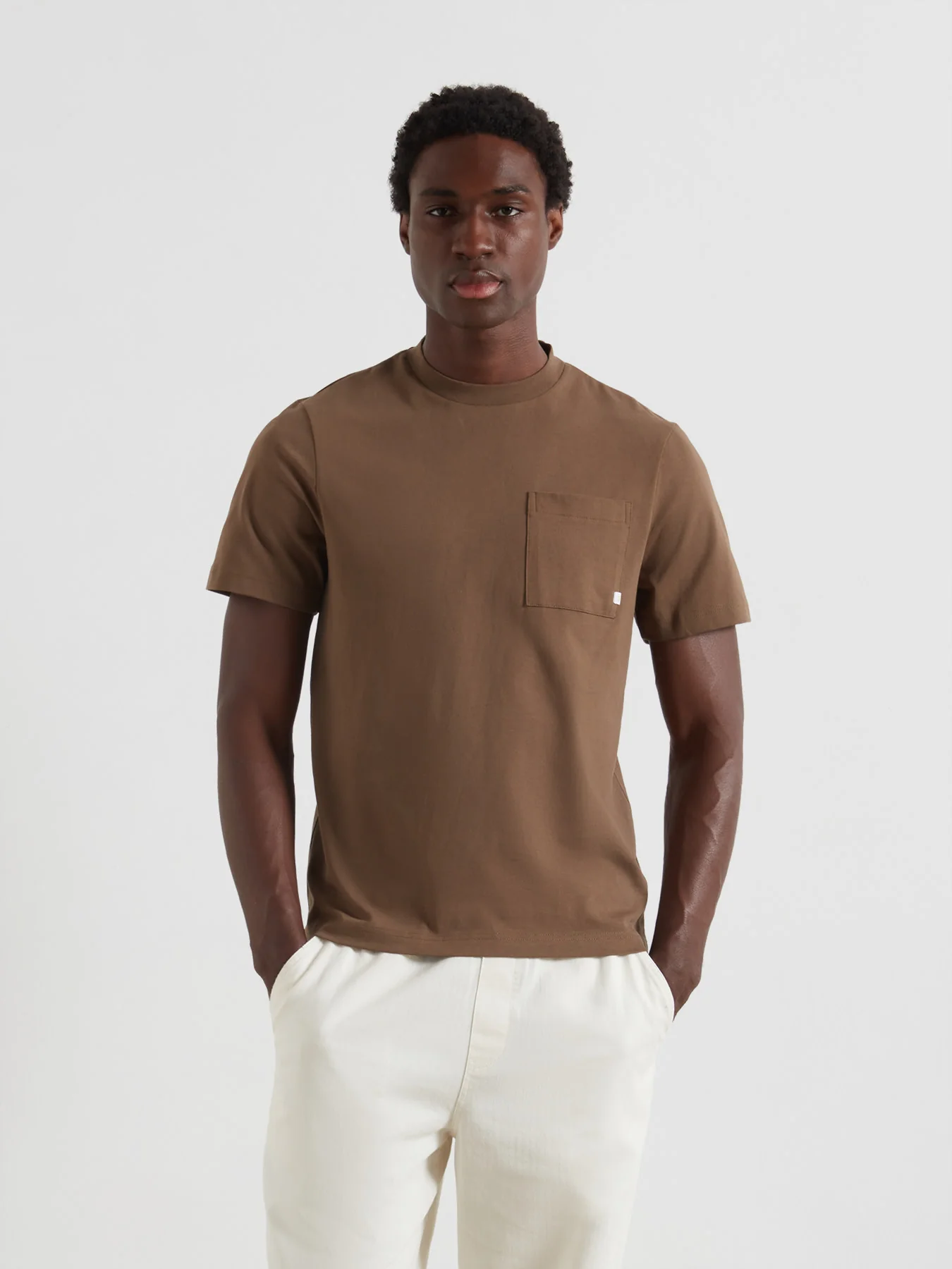 Stacy Pocket T-Shirt In Clove Brown