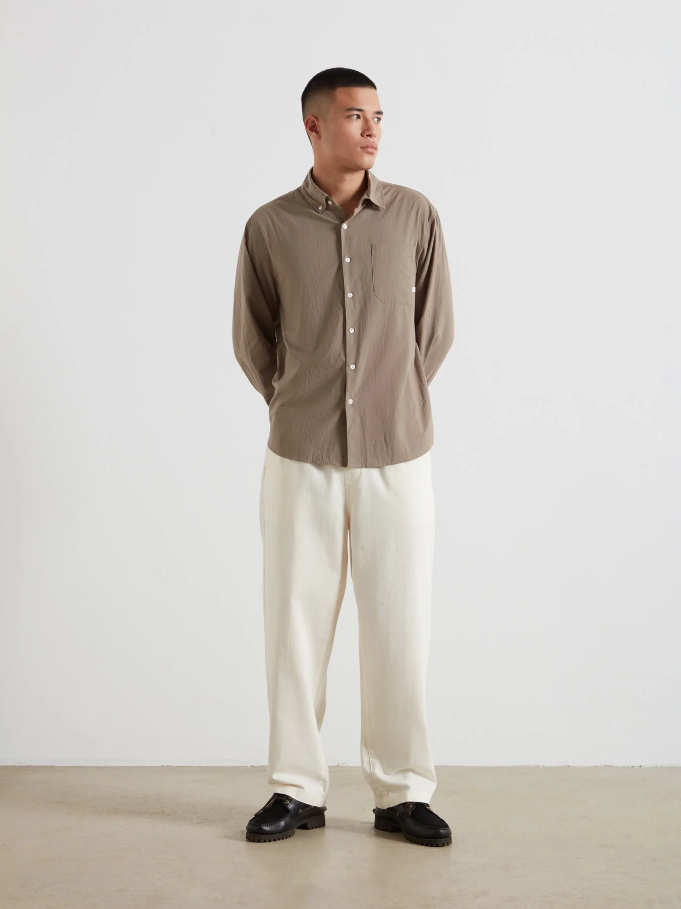 Stanford Poplin Shirt In Stone Grey - Image 3