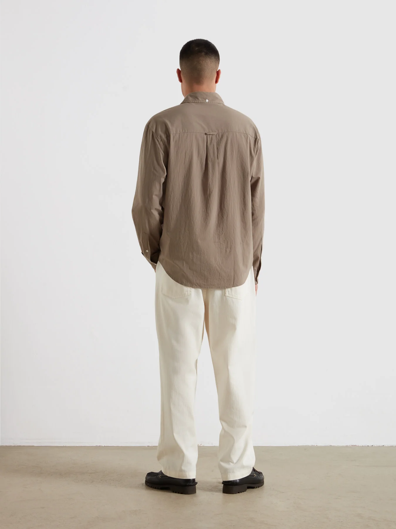 Stanford Poplin Shirt In Stone Grey - Image 4